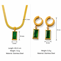 Collier pendentif en acier titane plaqué or PVD avec diamant émeraude, en stock, vente en gros d'usine, cadeau d'anniversaire, de Saint-Valentin ou de mariage