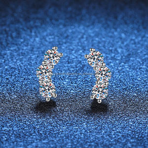 Boucles d'oreilles clous unisexes élégantes et simples en argent plaqué S925, style bureau/carrière, diamants moissanite souriants, géométriques, cadeau tendance - Product Image 3