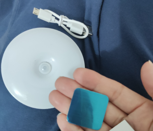 ضوء ليلي لاسلكي صغير الحجم بتقنية LED مع مستشعر حركة PIR، إضاءة دافئة بيضاء، مصنوع من مادة ABS، تصميم بسيط لغرف النوم والخزائن - Product Image 4