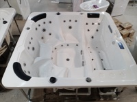 Baignoire de massage en acrylique pour 2 personnes Bain à remous extérieur Hôtel Bain de luxe Bain autoportant Hydromassage