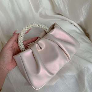 Bolso de Mano Pequeño de Color Sólido con Diseño Personalizado, Asa de Perlas, Portátil, de Lujo, para Damas - Product Image 1