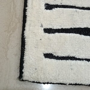 Tapis en laine blanche moderne géométrique noué à la main - Product Image 1