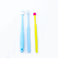 Offre Spéciale chien brosse à dents Anti-calcul brosse à dents pour animaux de compagnie en plastique chiot chat brosse à dents pour animaux de compagnie
