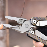 Multiherramienta Profesional de Titanio con Cabezal Mecanizado por CNC y Cuchillas 440A para Actividades al Aire Libre y Uso Diario