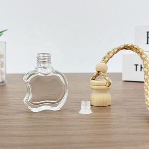 Usine 10ml clair pomme <span class=keywords><strong>voiture</strong></span> <span class=keywords><strong>parfum</strong></span> diffuseur désodorisant bouteille vide suspendu rituels <span class=keywords><strong>voiture</strong></span> <span class=keywords><strong>parfum</strong></span> bouteille avec couvercle en bois de Lotus - Product Image 5