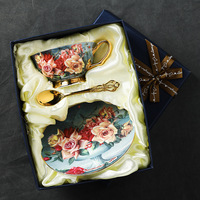 Vente en gros de tasses à thé en porcelaine fine de luxe avec bordure dorée et poignée, 220 ml, ensembles de tasses et soucoupes, mug à café en céramique florale nordique pour cadeau