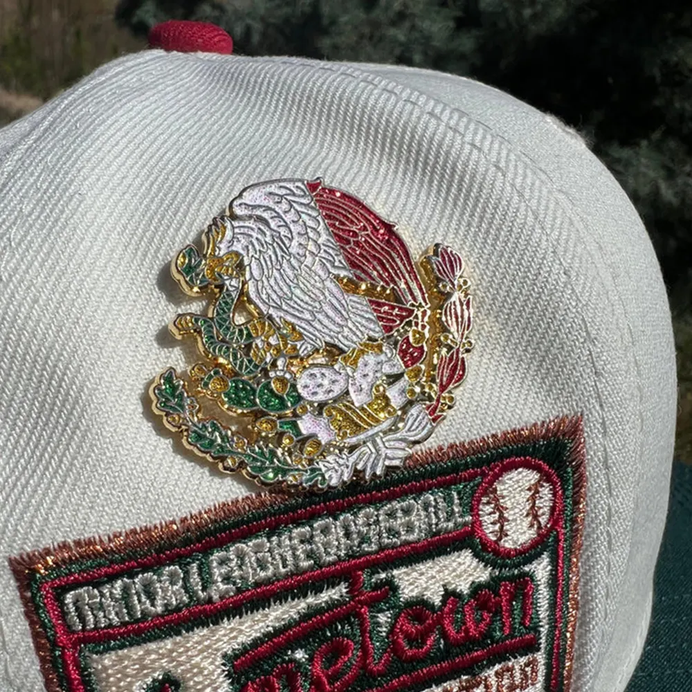 Diseño de logotipo personalizado Sombrero Pin Águila mexicana All Glitter-bip Metal Esmalte Pins