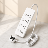 Multiprise universelle 4 prises Royaume-Uni avec logo personnalisé, interrupteurs individuels, 2 ports USB-A et 1 port USB-C, câble d'extension