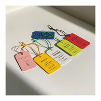 Étiquettes nominatives de haute qualité pour casiers de vêtements, en carton doré double face, sérigraphiées et gaufrées, avec logo personnalisé pour une utilisation en classe
