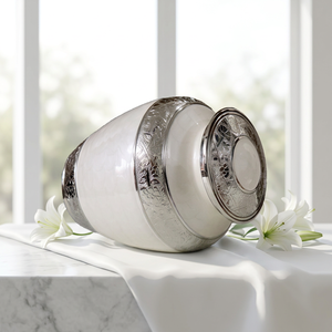 Urnes funéraires en métal pour adultes de conception luxueuse et nouvelle, urnes funéraires en métal émaillé blanc magnifiques de style indien, cendres humaines pour adultes - Product Image 1