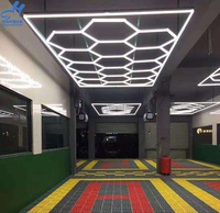 SUZE-007 Lumière LED hexagonale moderne pour atelier de detailing automobile, forme nid d'abeille, étanche IP66, matériau PC