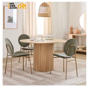 Table de salle à manger ronde en bois massif ovale en chêne naturel moderne avec base à texture cannelée fine personnalisée pour 6 personnes