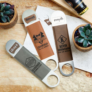 Cadeaux de <span class=keywords><strong>mariage</strong></span> pour hommes enterrement de vie de garçon Décapsuleur de bière en similicuir gravé au laser personnalisé - Product Image 2