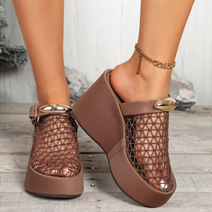 Sandalias de tacón alto de verano transpirables con plataforma de malla hueca de talla grande, hebilla metálica y diseño elegante que combina con todo. - Product Image 5