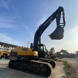 Excavatrice multifonctionnelle Volvo EC380DL d'occasion, capacité de la benne de 1,9 m, moteur de 160 kW, poids opérationnel de 38 tonnes, bon état de marche - Product Image 4