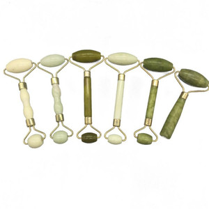 Nouvelle beauté meilleur <span class=keywords><strong>masseur</strong></span> vert rouleau de <span class=keywords><strong>jade</strong></span> pour le visage - Product Image 1
