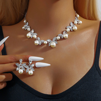 Ensemble de collier luxueux français avec diamants et perles en forme de papillon |   Chaîne de clavicule haut de gamme, accessoires en gros pour une élégance intemporelle