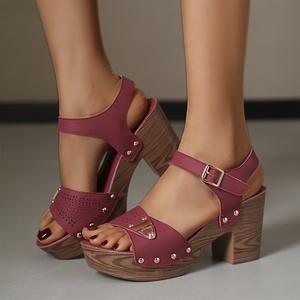 Sandales en cuir cloutées à découpes, talon bloc effet bois, décontractées pour <span class=keywords><strong>femme</strong></span>, vente en gros d'usine - Product Image 2