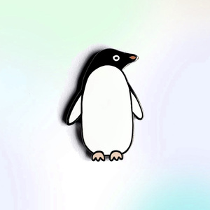 Broche de Metal Simple de alta calidad con patrón de Color blanco y negro, alfileres de solapa de animales a la moda, alfiler de esmalte suave Duro Personalizado, pingüino - Product Image 2