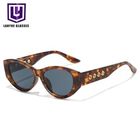 Lunettes de soleil de luxe pour hommes, style rétro ovale œil de chat, avec rivets, imprimé léopard, perforées, pour la conduite en extérieur