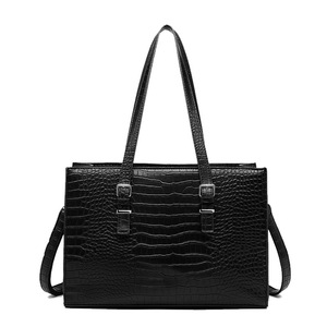 กระเป๋าถือสะพายไหล่แฟชั่นขนาดใหญ่ หนัง PU ดีไซน์สำหรับผู้หญิง ชุดกระเป๋าถือ 3 ชิ้น - Product Image 3