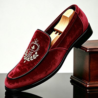 Chaussures habillées formelles pour hommes Xuanhui, en velours bleu, avec broderie de blason, mocassins à enfiler, style italien de luxe, chaussures de soirée, taille 39-48