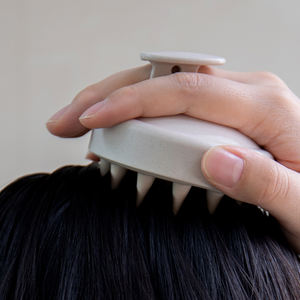 Brosse à Shampoing en Silicone avec Logo Personnalisé en Gros Masseur de Cuir Chevelu en Silicone - Product Image 2