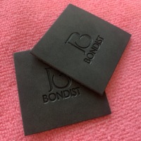 Patch en cuir noir gravé au laser avec logo en relief pour sac à dos, étiquettes en cuir à coudre pour jeans, chapeaux et sacs, prix d'usine
