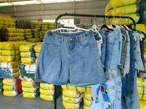 SH05 Lote <span class=keywords><strong>de</strong></span> Ropa <span class=keywords><strong>de</strong></span> Segunda Mano <span class=keywords><strong>de</strong></span> Primera Calidad para Mujer, Verano, Económico, Surtido <span class=keywords><strong>de</strong></span> Vestidos, Faldas, Jeans, Camisas, Cómodas - Product Image 2