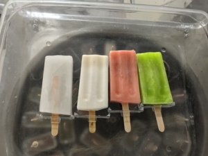 Machine à glaces commerciale multi-moules automatique en acier inoxydable pour bâtonnets de <span class=keywords><strong>glace</strong></span> et sucettes glacées - Prix - Product Image 5