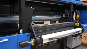 Imprimante UV DTF 60 cm avec 3 têtes d'impression i3200, conçue pour les autocollants en cristal, les étiquettes, l'emballage sur matériaux rigides et souples - Product Image 3