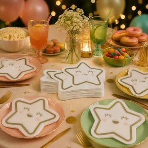 Serviettes de table jetables 2 plis en pâte de bois vierge imprimées motif étoile en sachet pour fêtes - Product Image 4