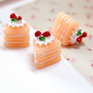 Cabochon in resina a forma di torta/dessert, molto venduto, per miniature di case delle bambole, ciondoli a forma di cibo, decorazioni <span class=keywords><strong>fai</strong></span> <span class=keywords><strong>da</strong></span> <span class=keywords><strong>te</strong></span> per forcine e custodie per telefoni - Product Image 4