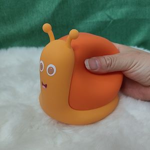 Veilleuse LED en forme d'escargot mignon, lampe pour enfants en silicone souple, lumière chaude à intensité variable, rechargeable par USB avec minuterie de 30/60 minutes - Product Image 3