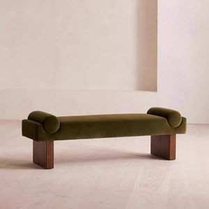Banco nórdico minimalista de madera maciza con tapicería de terciopelo para entrada o dormitorio - Product Image 1