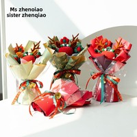 Produit fini artisanal de Noël chinois : un bouquet de pommes, de roses et de fleurs séchées, cadeau de Noël