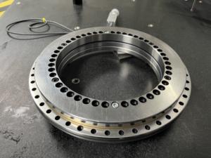 Yrtm150 Yrtm180 Yrtm200 Yrtm260 Yrtm325 Yrtm395 Yrtm460 Draaitafel Zwenken Met Hoge Precisie Dwarsrol Voor Cnc-Machine - Product Image 4