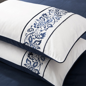 Housse de couette brodée en coton à longues fibres des années 100 Draps de lit bleus Ensemble de literie quatre pièces de luxe léger ODM/OEM - Product Image 5