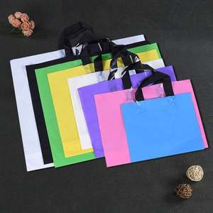 Bolsa de Embalaje de Plástico Esmerilado con Cierre y Logotipo Personalizado Impreso para Ropa, Prendas y Camisetas - Product Image 1