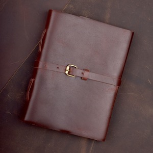 Nouveau carnet en cuir à fermeture à boucle, style vintage, fait main, pour la prise de notes. - Product Image 1