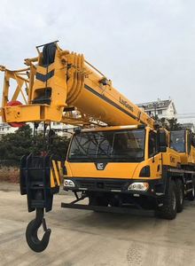 Grúa Móvil sobre Camión de 75 Toneladas TC750C5 en Buen Estado a Precio Económico - Product Image 2