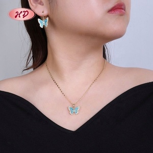 ชุดเครื่องประดับผีเสื้อชุบทอง 18K เฮงเตี้ยน ประดับด้วยเพชรซิร์คอนหลากสีสัน เหมาะสำหรับการเดินทางและงานเทศกาลสำหรับผู้หญิง ขั้นต่ำ 6 ชิ้น ขายส่ง - Product Image 4