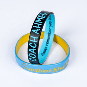 Bracelet promotionnel JInwei personnalisé bicolore en silicone double face, étanche, 2 couches, noir, pour événements religieux, avec logo sérigraphié - Product Image 3