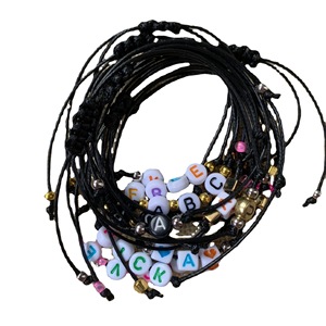 Bracelets noués tressés colorés divers lettre perle cire <span class=keywords><strong>corde</strong></span> Paracord un Dollar magasin mode chaîne Bracelets <span class=keywords><strong>corde</strong></span> rouge - Product Image 1