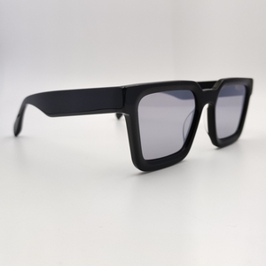 Gafas de sol de tendencia de moda de pierna ancha con marco grueso de estilo punk para hombres con gafas de sol polarizadas multicolor - Product Image 1
