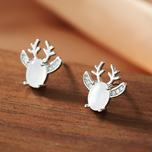 Orecchini a Perno a Forma di Renna Natalizia per Donne, Design Minimalista e Carino, Accessori per Feste e Regali - Product Image 1