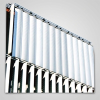 Stores motorisés, décoration murale, bardage architectural, persiennes solaires en aluminium