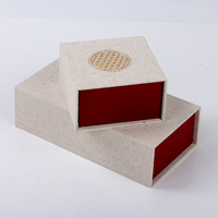 Boîte d'emballage pour bijoux en tissu de lin imprimé avec logo personnalisé, insert en mousse de soie, fourniture d'usine, boîtes cadeaux pour collier, bague, bracelet, éponge