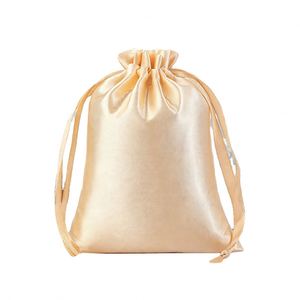 Pochette personnalisée en satin avec cordon de serrage pour emballage de cheveux, bijoux, ou extensions de perruques – Impression sur soie personnalisable - Product Image 1