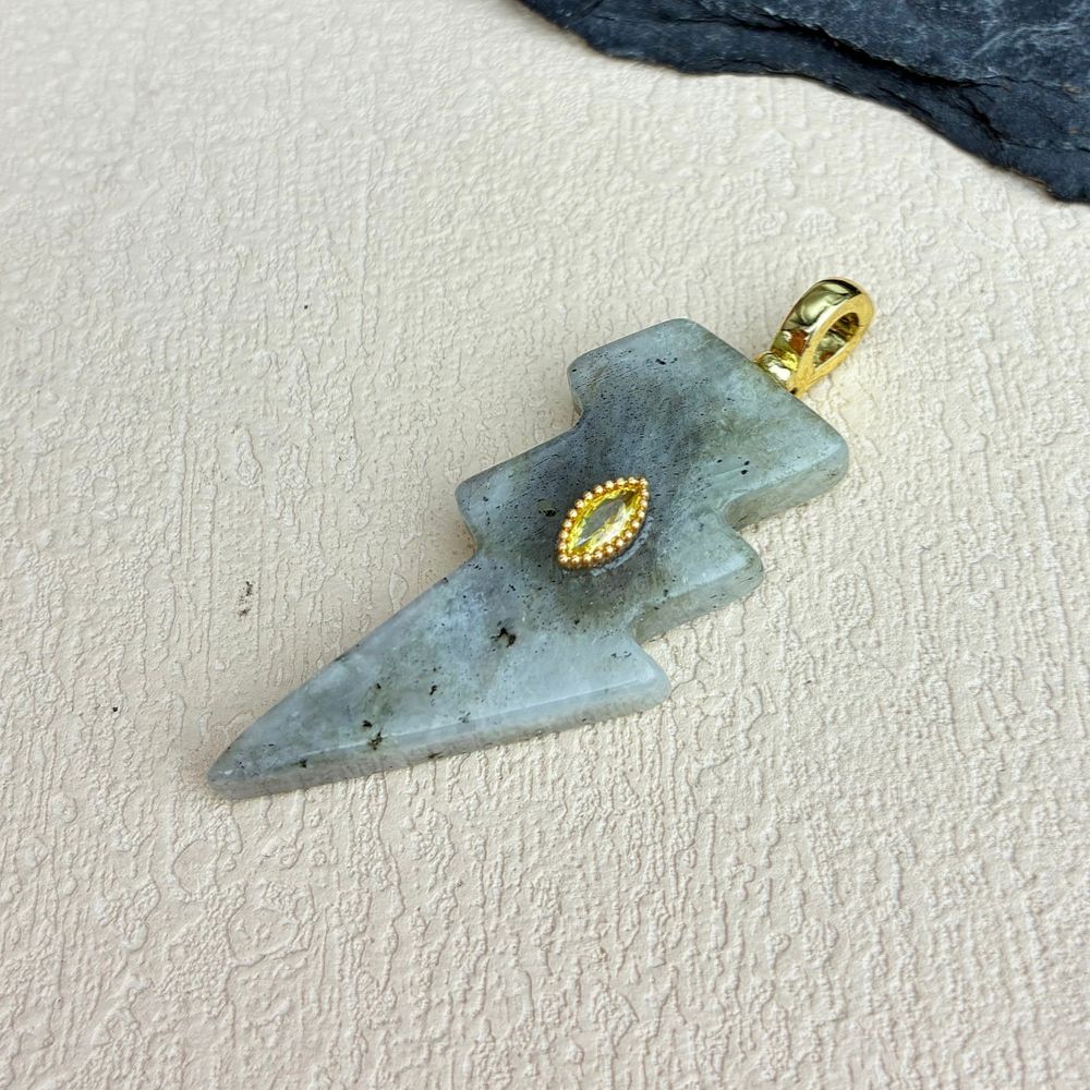 ลาบราโดไรต์ - ทอง